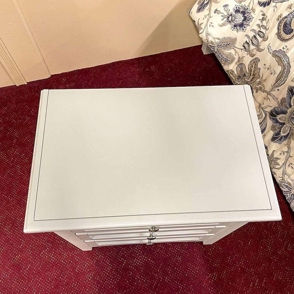 Moe Gray 2-Drawer Nightstand