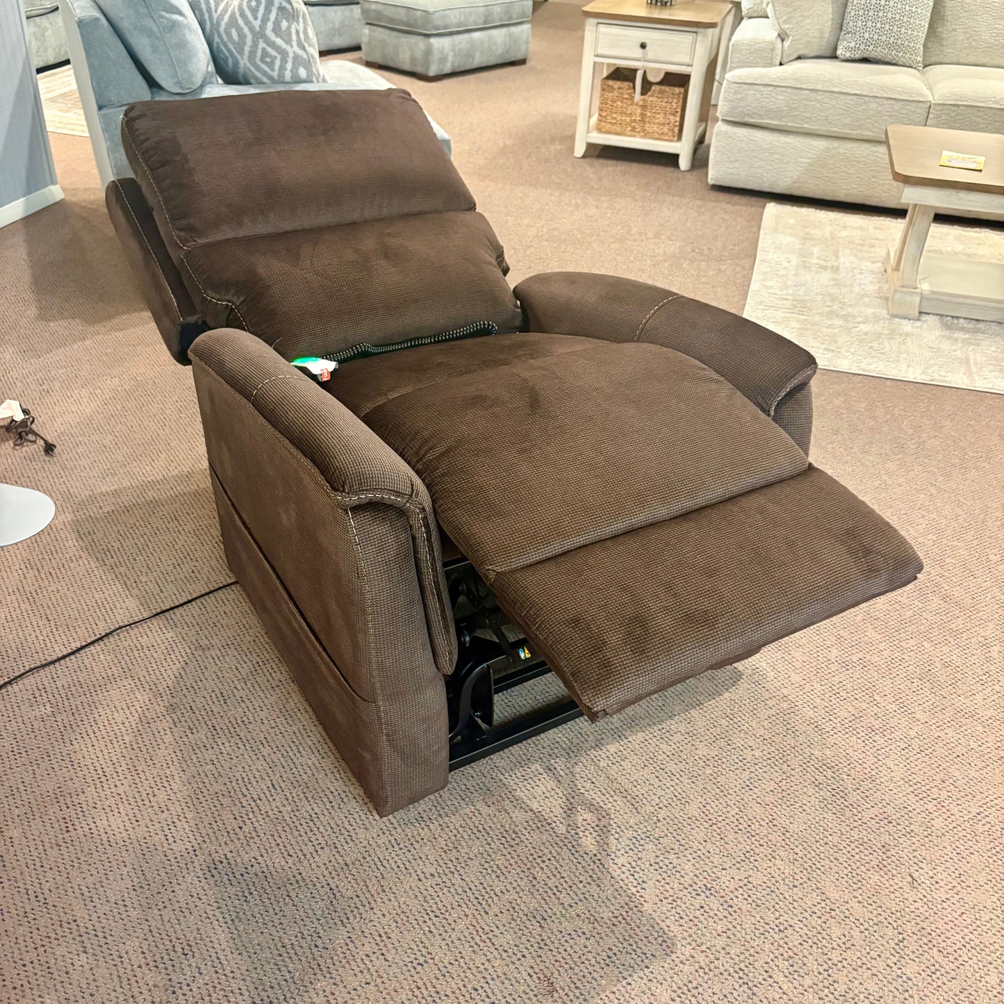 Trio Mezzo Java Lift Chair