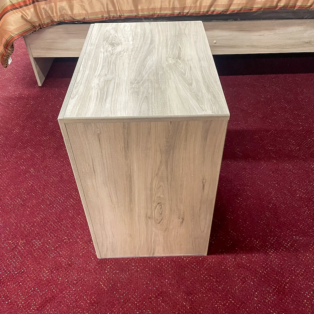 Cambeck Nightstand