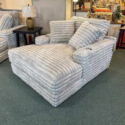 Gray Casual Chaise Accent Chair with Throw Pillows Chair