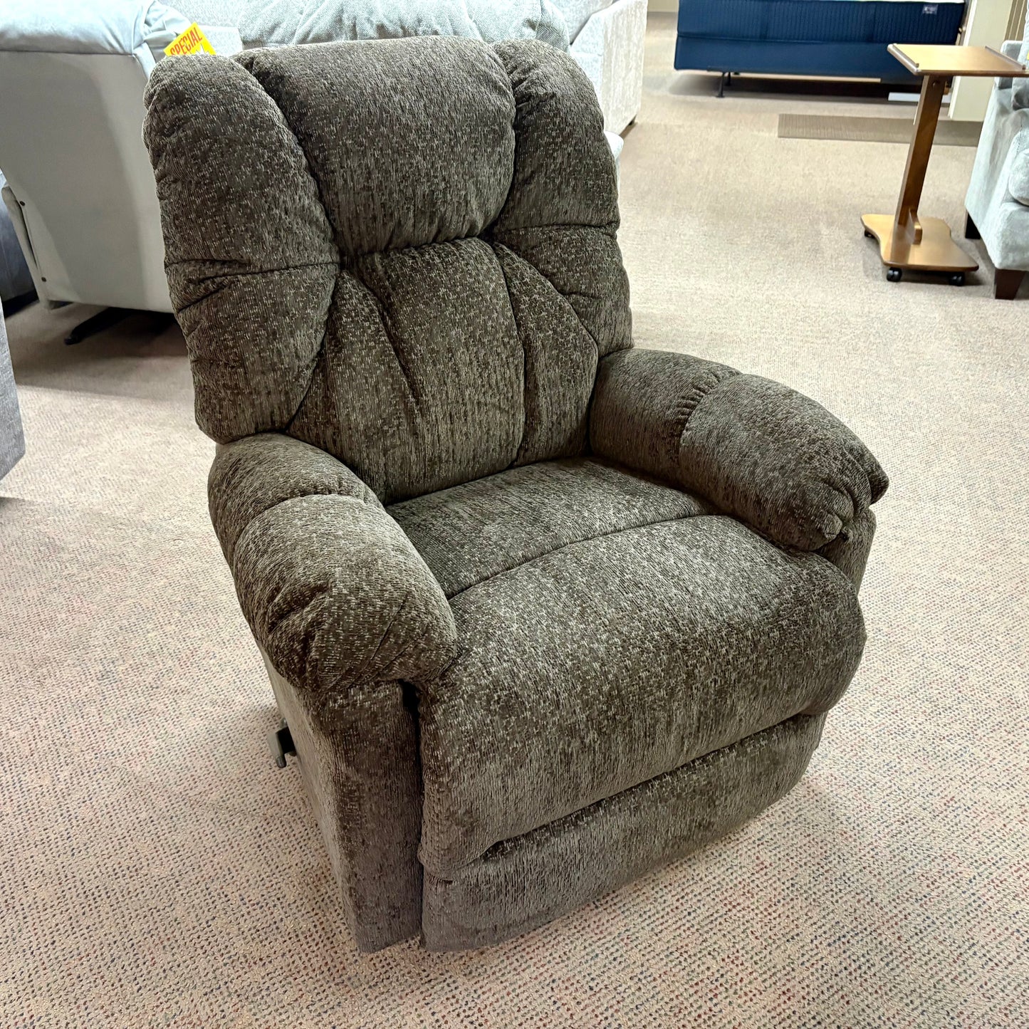 Romulus Leather Wallsaver Recliner