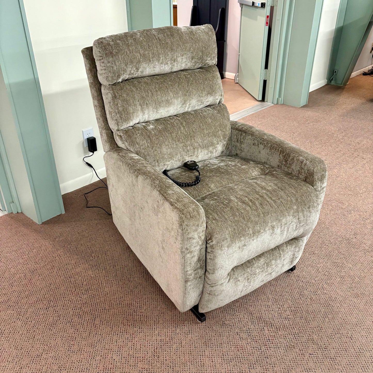 Kristisha Mineral Lift Recliner