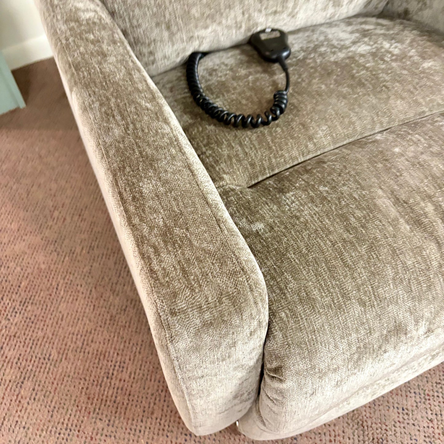 Kristisha Mineral Lift Recliner