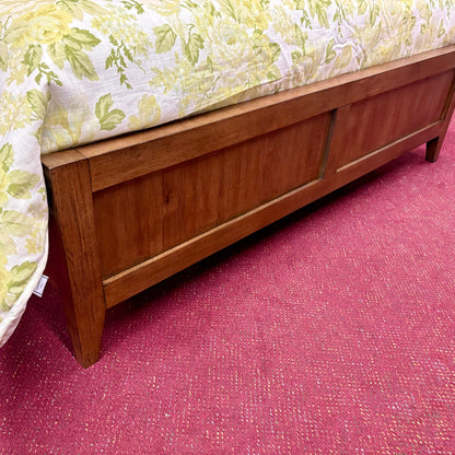 Shaker Queen Bed