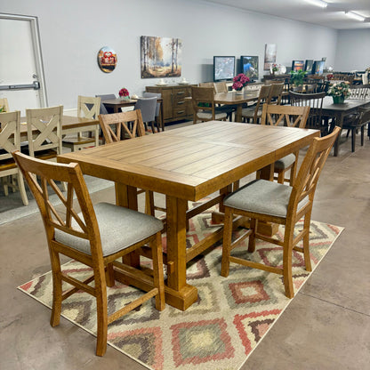 Havonplane Counter Height Dining Room Table & 4 Barstools