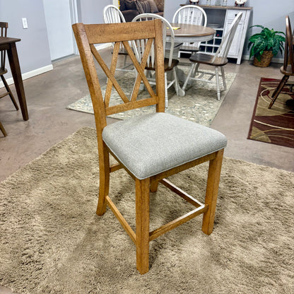 Havonplane Counter Height Dining Room Table & 4 Barstools