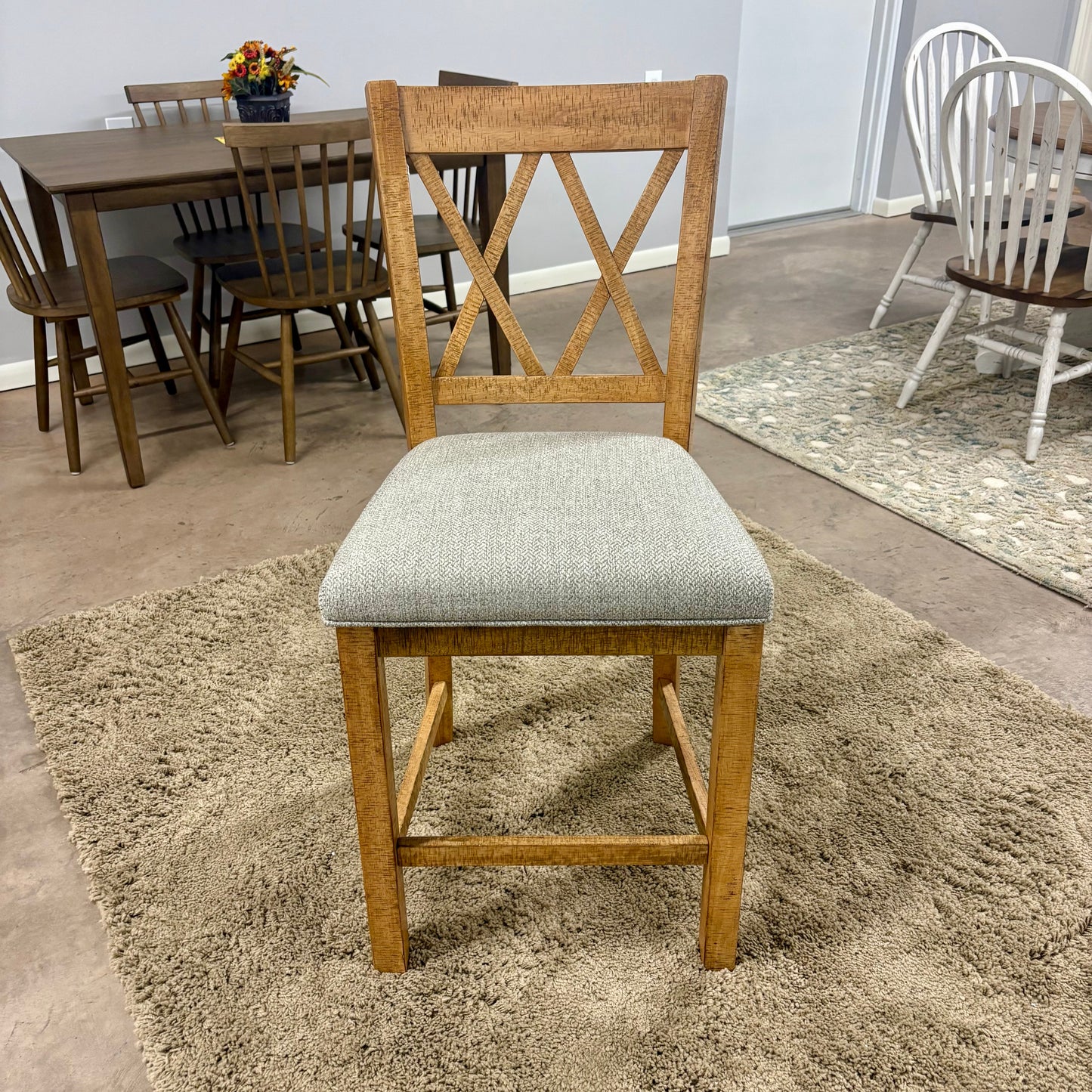 Havonplane Counter Height Dining Room Table & 4 Barstools