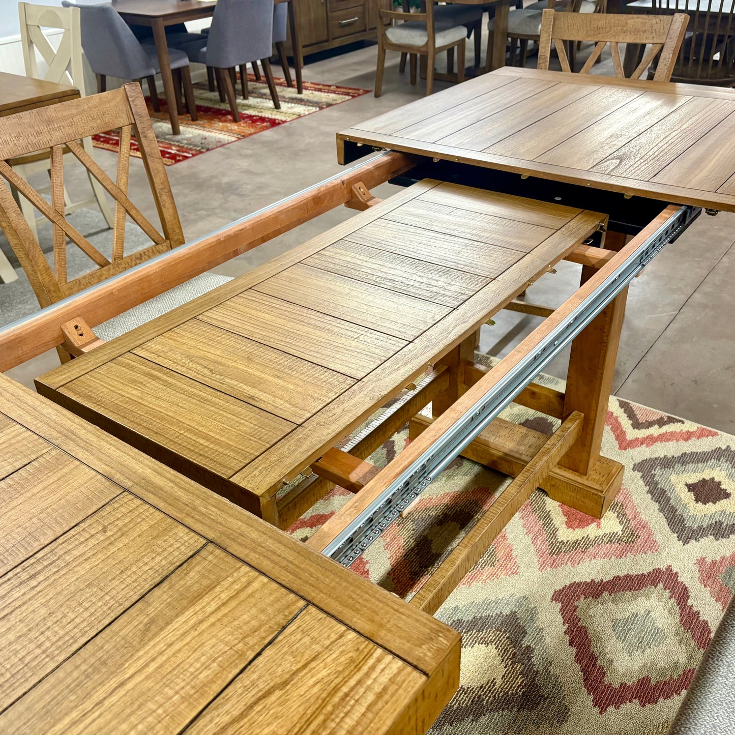 Havonplane Counter Height Dining Room Table & 4 Barstools