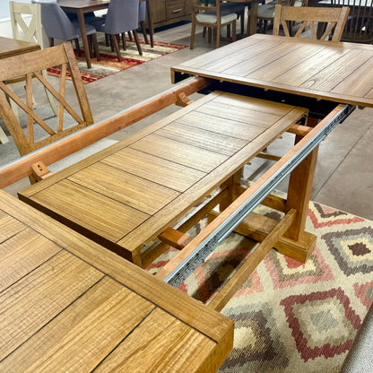 Havonplane Counter Height Dining Room Table & 4 Barstools