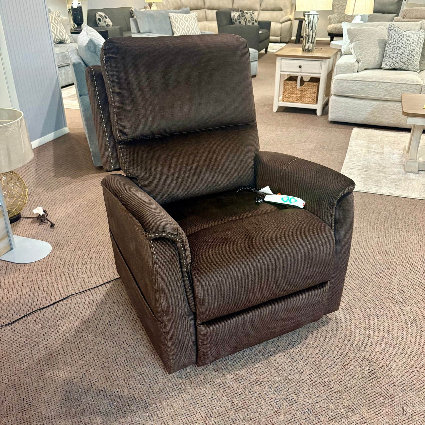 Trio Mezzo Java Lift Chair