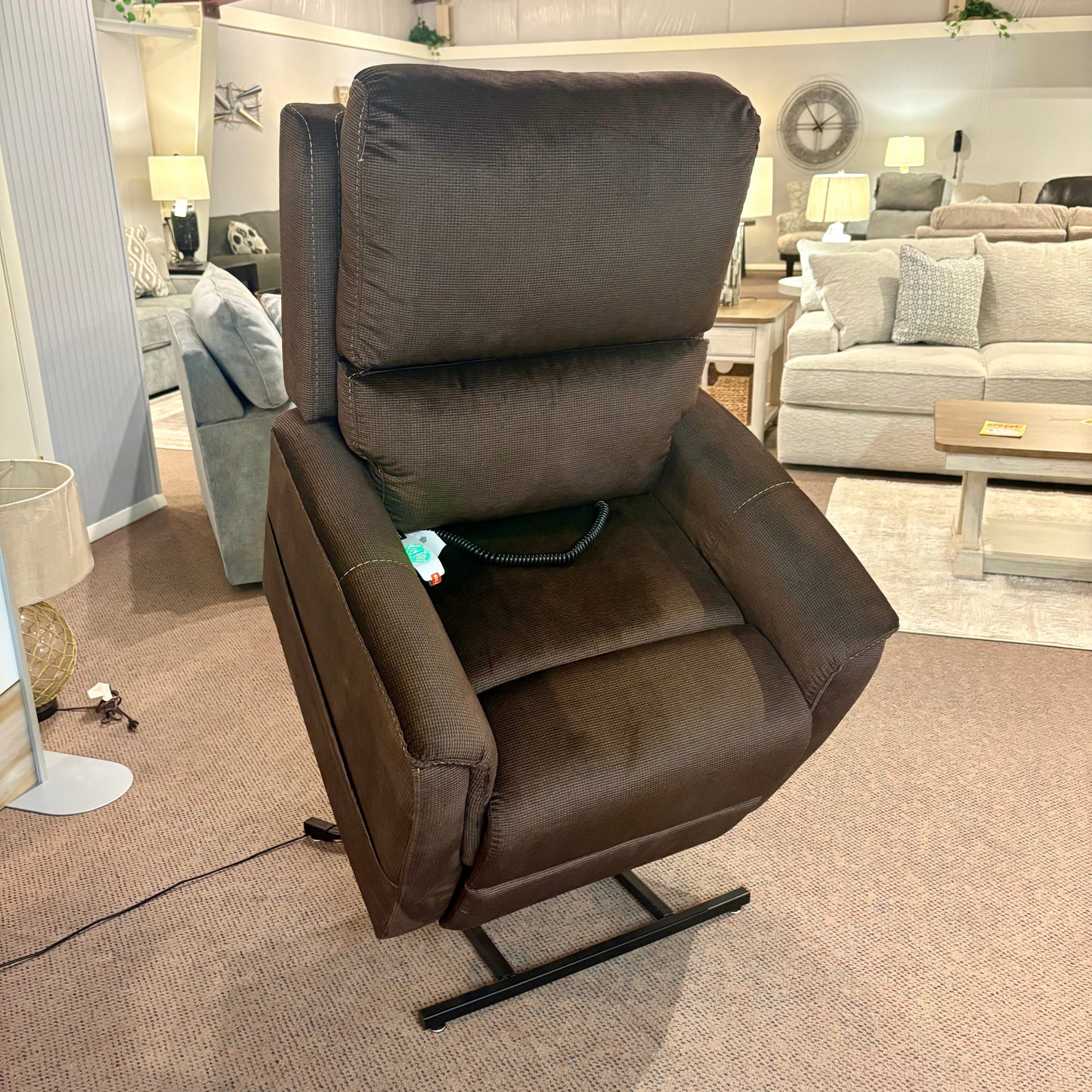 Trio Mezzo Java Lift Chair