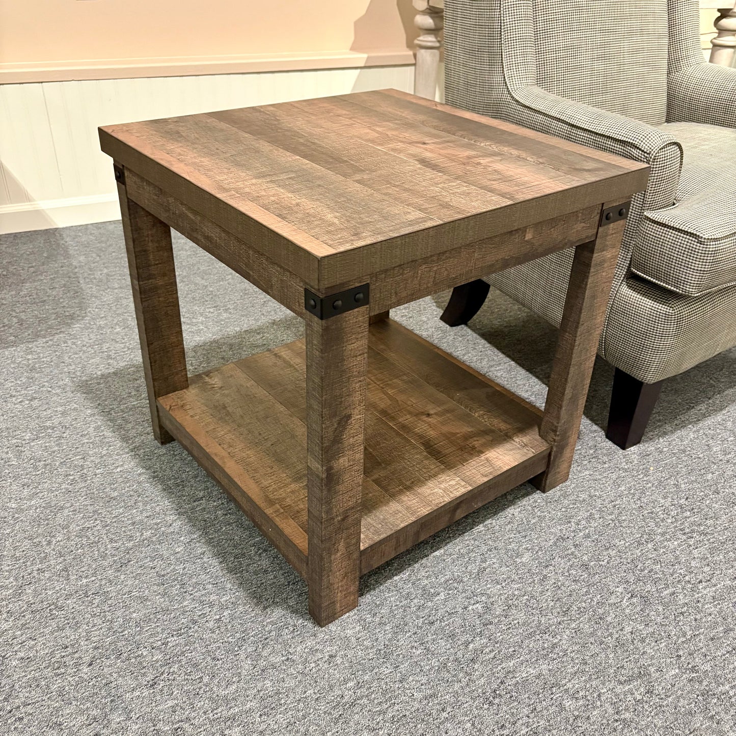 Hollum End Table