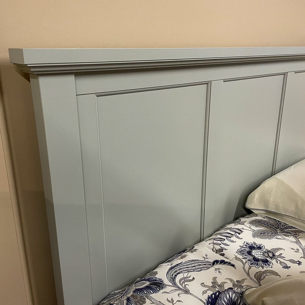 Moe Gray Mansion Bed