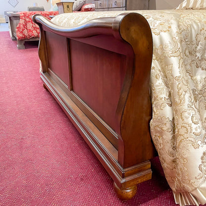 Queen Hudson Sleigh Bed