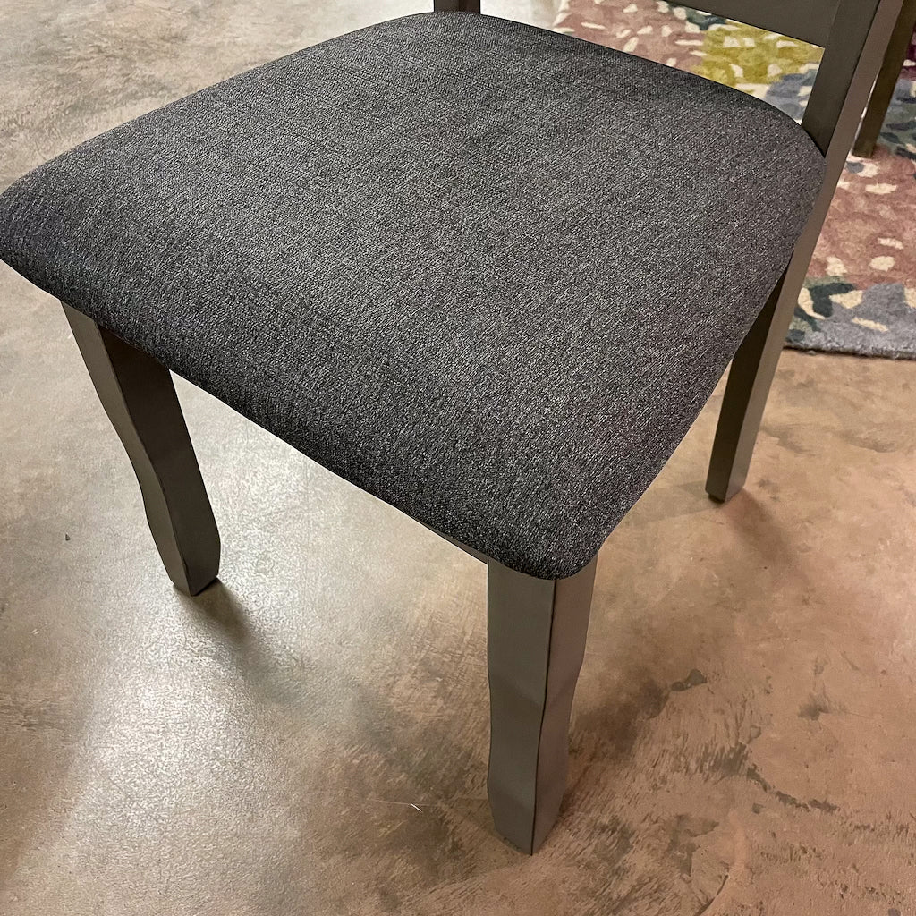 Shullden Table & 2 Chairs