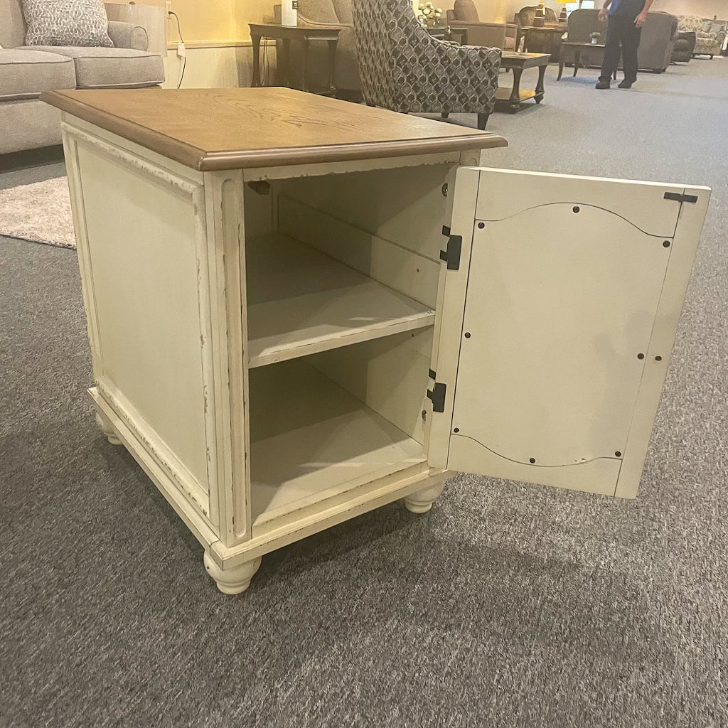 Elizabeth Chairside Table